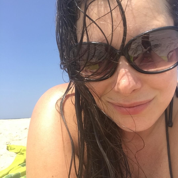 Meet your Posher, Danielle - Picture 1 of 1